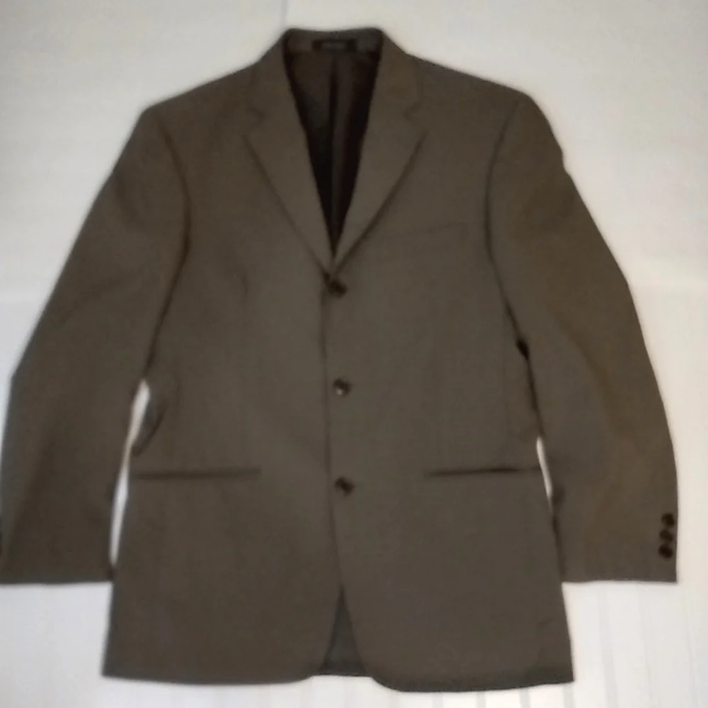J.Ferrar men's classic suit size (38)R.